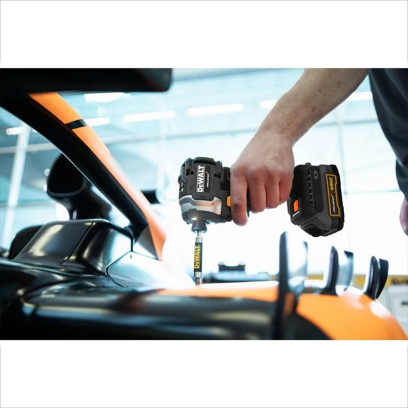 Kit MClaren Dewalt Edicion Limitada Taladro + Atornillador + Pulidora Dck200me2gt-b3